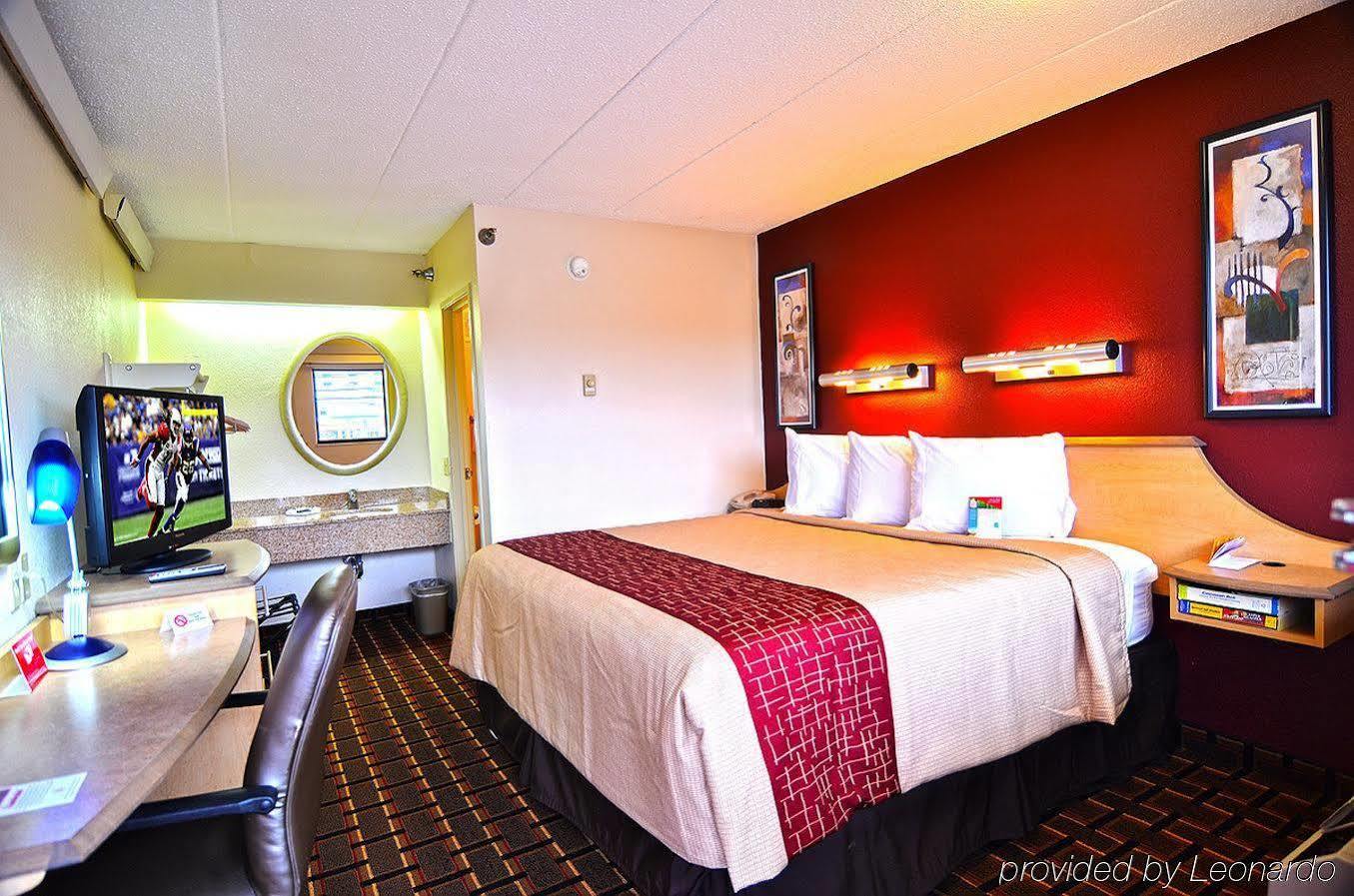 Red Roof Inn Cincinnati Northeast - Blue Ash Exterior foto
